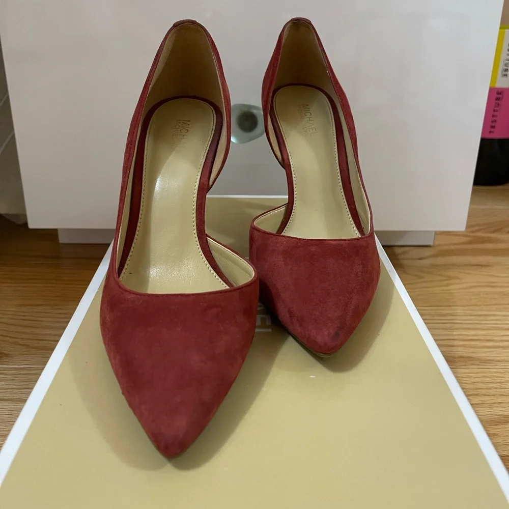 BOGO 🌸 Michael Kors Suede Heels - Picture 4 of 10